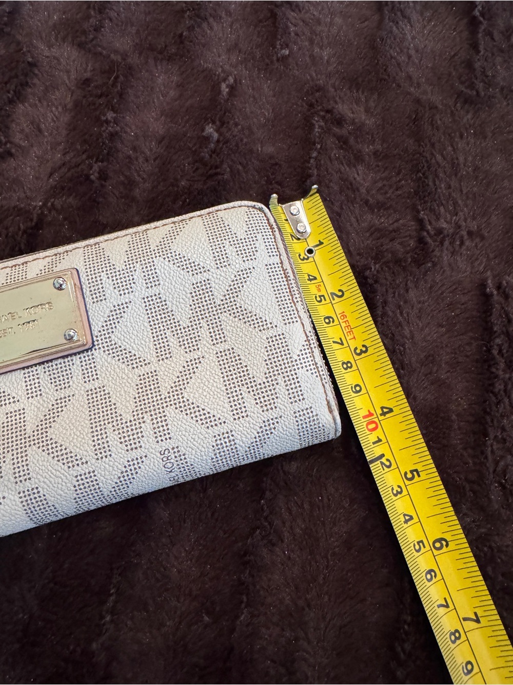 Michael Kors Beige and Gold MK Logo Zip Wallet - Picture 8 of 11